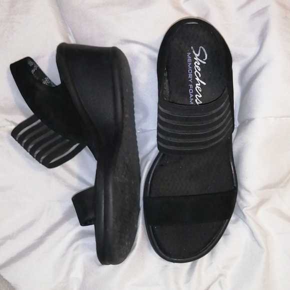 Shoes/heels/sandals - Picture 2 of 2